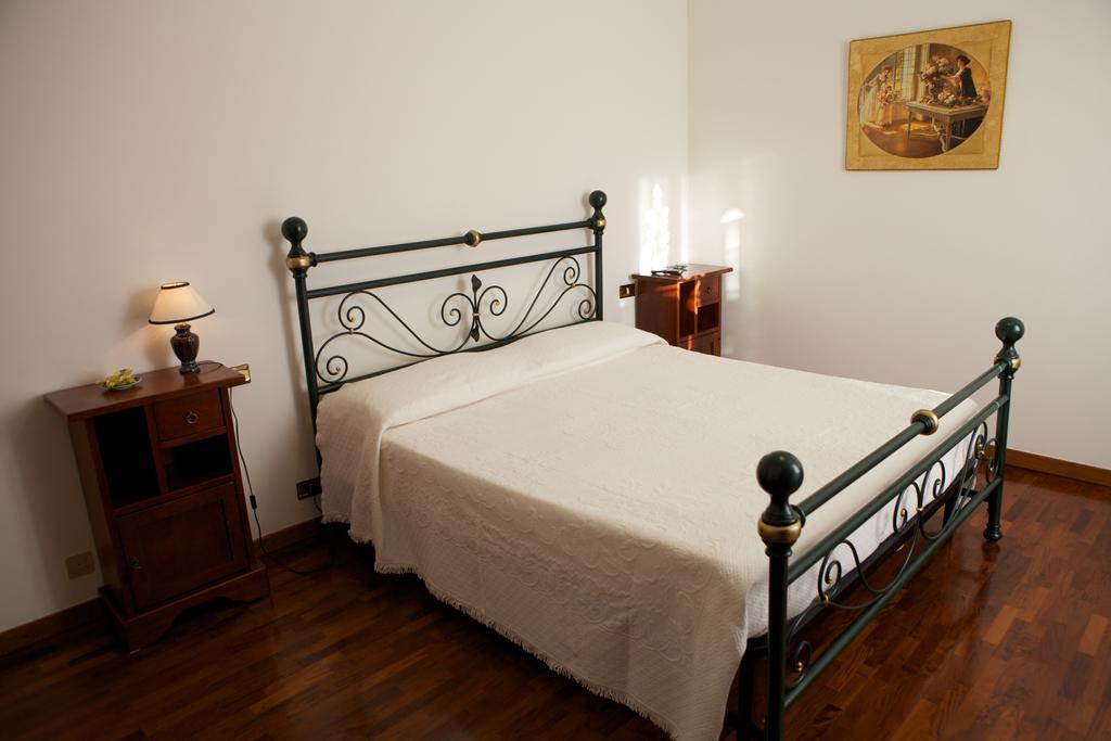 Agriturismo La Rocca Hotell Marsia Rum bild