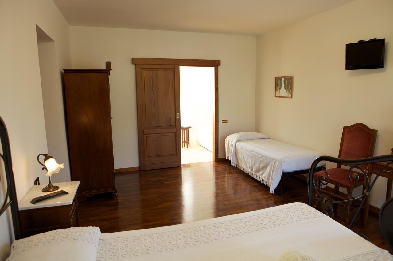 Agriturismo La Rocca Hotell Marsia Rum bild