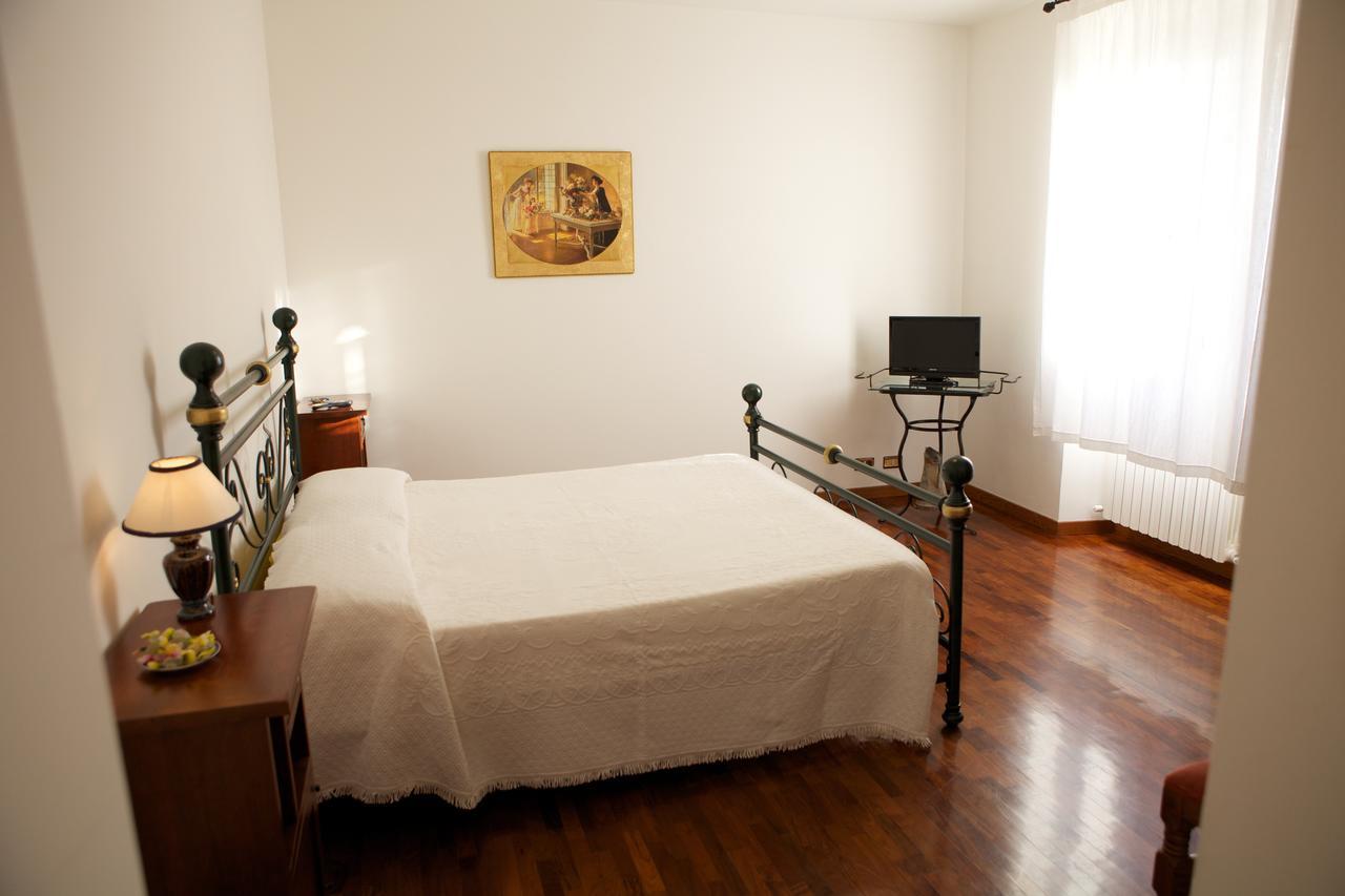 Agriturismo La Rocca Hotell Marsia Rum bild